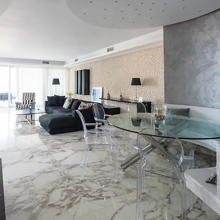 Sapphire Luxury Vilă *